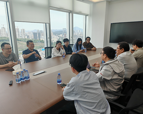 微科电源与桂电领导交谈 微科电源与桂电领导交谈