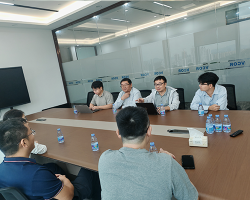 微科电源与桂电领导交谈-2 微科电源与桂电领导交谈-2